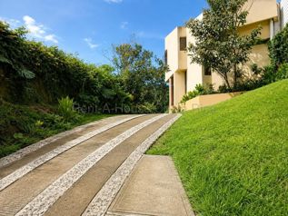 Casa de Exclusiva en Venta en Altos de Carrizal, Escazú – Exclusividad y Vista Panorámica in San Rafael, Escazú, San José — $550,000 - Photo 5 of 25