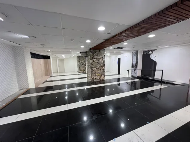 For rent: commercial space on Avenida Central in Catedral, San José — $6,900 - Photo 2 of 7