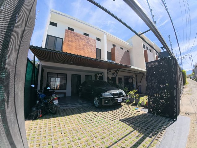 Venta de Casa NUEVA en Moravia- Condominio Portoso en San Vicente, Moravia, San José — ₡ 92 500 000 - Foto 2 de 15