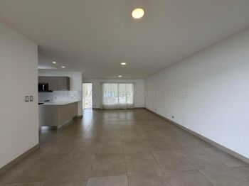 Se alquila casa en San Rafael Escazú 27-221 en San Rafael, Escazú, San José — $2,700 - Foto 4 de 24