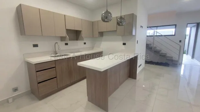 Venta casa nueva independiente en Heredia en Mercedes, Heredia — $127,000,000 - Foto 2 de 10