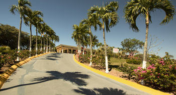 SE VENDE HERMOSA CASA-CONDOMINIO ROYAL PALM - 5739m2 LA GARITA en Garita, Alajuela — $2,500,000 - Foto 5 de 42
