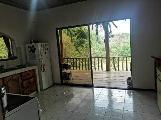 VENTA DE CASA CALLE RODRIGUEZ GRECIA 500MTS en Grecia, Alajuela — ₡ 165 000 000