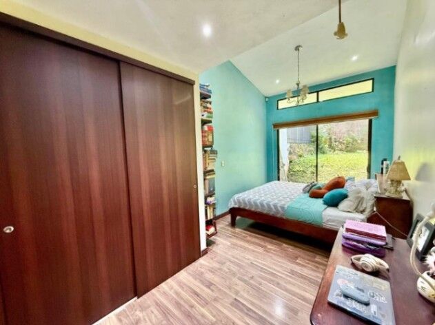 VENDO 2 CASAS INDEPENDIENTES EN SAN ANTONIO DE ESCAZÚ. in San Antonio, Escazú, San José — ₡ 165 000 000
