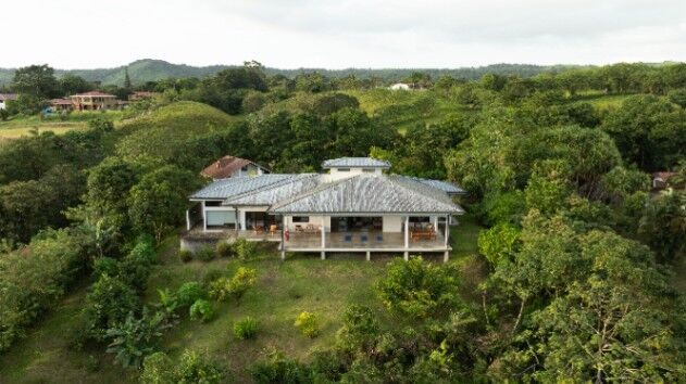Luxury Home with 4 Bedrooms and Breathtaking Lake & Mountain Views in Arenal, Tilarán, Guanacaste — $1,400,000