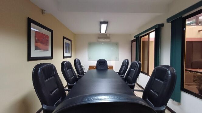 Venta de Local Comercial en Los Yoses, San José.  in Catedral, San José — $450,000