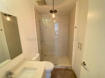 Alquiler de Apartamento en San Rafael de Escazú. RAH 26-1605 in San Rafael, Escazú, San José — $2,300 - Photo 5 of 14