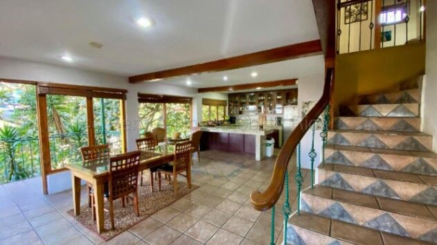 Se vende espaciosa casa en San Antonio Escazú 26-1567 en San Antonio, Escazú, San José — $279,000