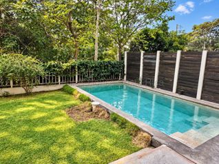 Venta de Hermosa Casa con Patio y Piscina privada - Foto 2 de 3
