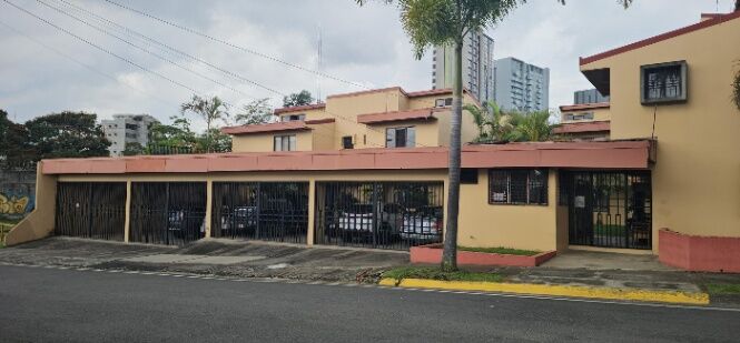 Venta de casa dúplex en Freses, ideal por su ubicación y privacidad #26-563 GS en Granadilla, Curridabat, San José — $141,000