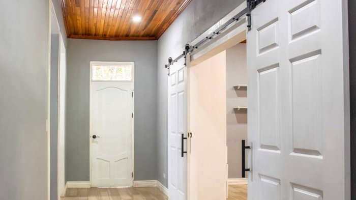 2 apartamentos, grande oficina y piscina en area exclusiva en Atenas, Alajuela — $350,000 - Foto 2 de 16