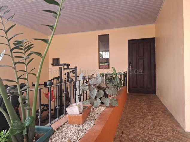 Venta de Casa en Guadalupe-Mata de Plátano. RAH 27-482 en Mata de Plátano, Goicoechea, San José — $194,000