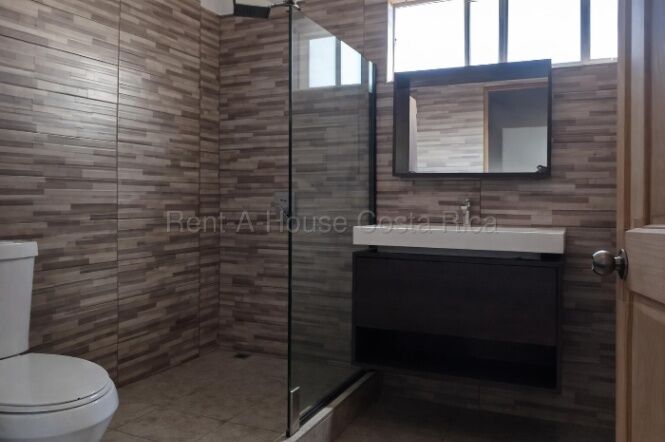 Casa de 3 niveles con amplio espacio y entorno familiar en Cartago #26-1812 GS en Concepción, La Unión, Cartago — $495,000