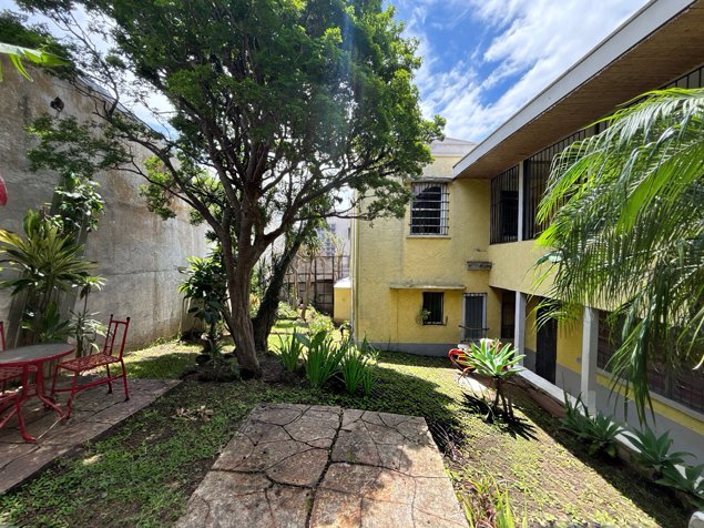 VENTA DE CASA CON 10 HABITACIONES EN BARRIO AMÓN, SAN JOSÉ in Carmen, San José — $600,000
