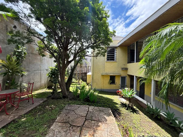 HOUSE FOR SALE WITH 10 BEDROOMS IN BARRIO AMÓN, SAN JOSÉ in Carmen, San José — $600,000