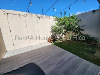 🏡 Casa en alquiler de dos niveles en condominio familiar 26-1439    en Brasil, Santa Ana, San José — $1,500 - Foto 5 de 11