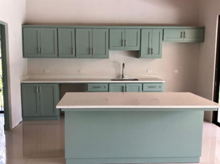 SE VENDE PRECIOSA CASA NUEVA EN ATENAS.  in Mercedes, Atenas, Alajuela — $395,000