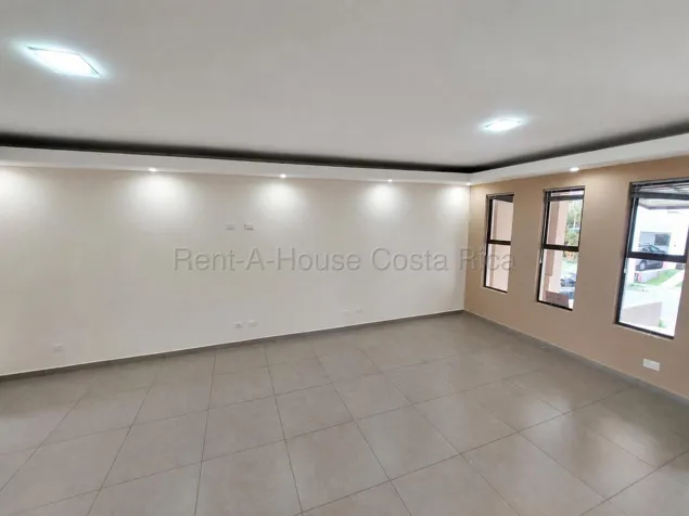 Venta de casa remodelada con amplio patio y amenidades #27-272 GS in San Francisco, Heredia — $240,000 - Photo 2 of 13
