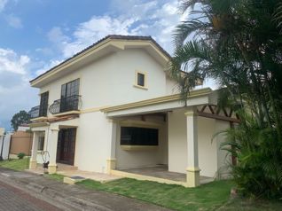 Venta de Casa con Inquilino Incluido Cond. La Jolla, Heredia, Belén in La Asunción, Belén, Heredia — $390,000 - Photo 2 of 15