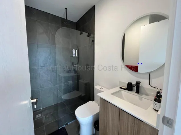 Alquiler de Apartamento AMUEBLADO en Torre en Rohmoser. RAH 27-920 en Pavas, San José — $1,100 - Foto 2 de 11