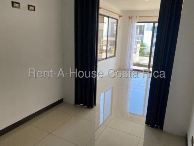 Alquiler de Apartamento en Ulloa, Heredia.  en Ulloa, Heredia — $1,200