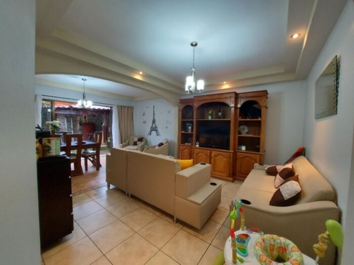 Se vende casa cerca de Mall Oxigeno en San Francisco Heredia 25-268 in San Francisco, Heredia — ₡ 125 000 000 - Photo 2 of 19