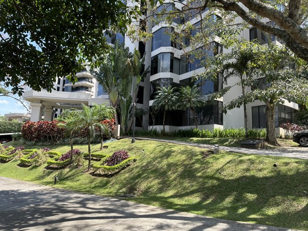 Venta de Apartamento en Condominio en Escazú Bien Adjudicado in San Rafael, Escazú, San José — $328,007 - Photo 2 of 25