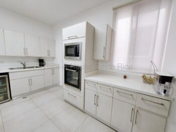 Venta de Casa de 3 Niveles en Pozos de Santa Ana. RAH 26-1497 en Pozos, Santa Ana, San José — $265,000 - Foto 4 de 20