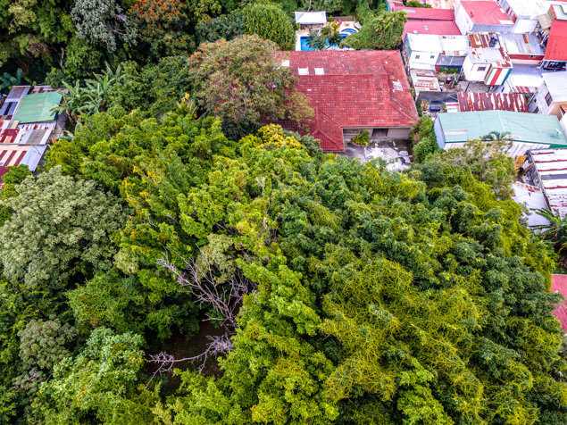 Propiedad de desarrollo con casa en venta en Guachipelin in San Rafael, Escazú, San José — $4,000,000 - Photo 2 of 55