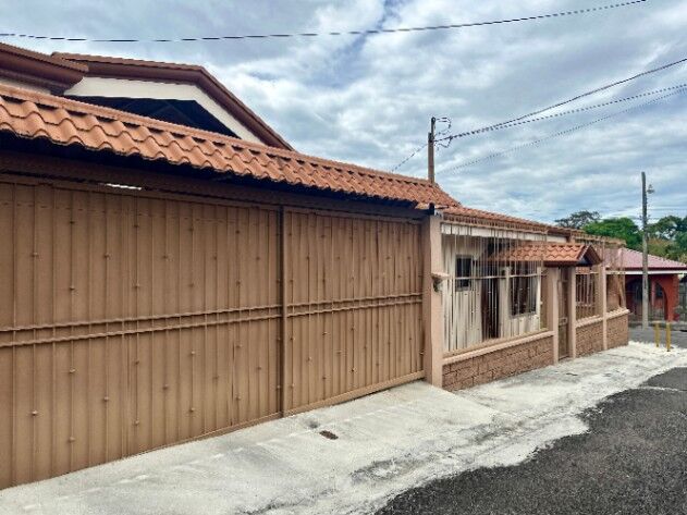 Casa San Jose de Alajuela  26-1800 en San José, Alajuela — ₡ 220 000 000