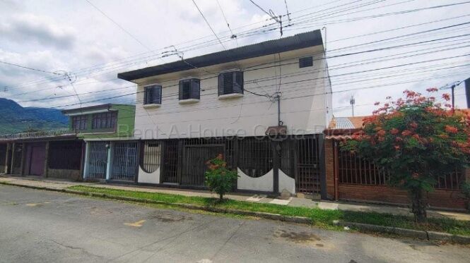 Venta de Casa + APTOS en Hatillo-San José. RAH 26-2124 OPORTUNIDAD DE INVERSIÓN en Hospital, San José — $348,000
