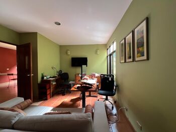 Casa en venta con amplios jardines y excelente ventilación #26-1295 GS en San Rafael, Escazú, San José — $850,000 - Foto 4 de 10