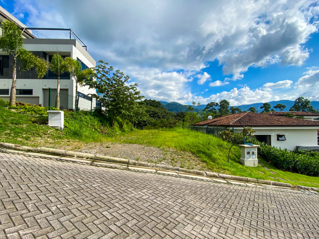 Lote con espectaculares vistas en exclusivo condominio en Santa Ana in Pozos, Santa Ana, San José — $240,000 - Photo 3 of 11