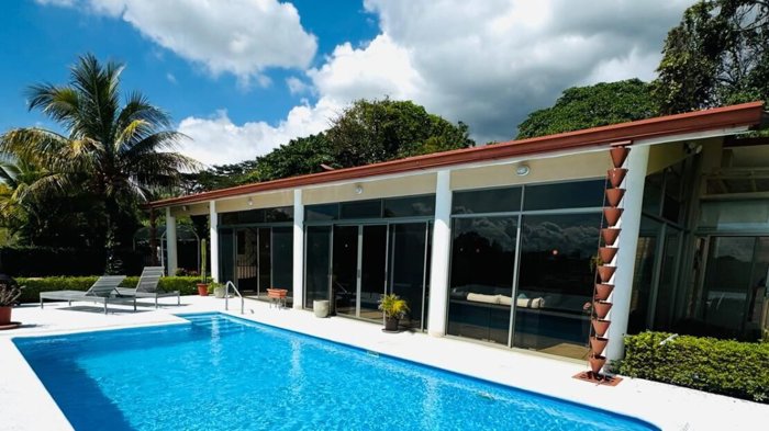 Casa en una comunidad rural muy privada con grandes vistas. en Atenas, Alajuela — $549,000
