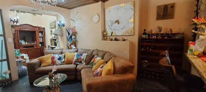 MLS-26-27 LS VENTA EDIFICIO COMERCIAL CON APARTAMENTOS Y LOCALES HEREDIA CENTRO  in Heredia — $1,200,000