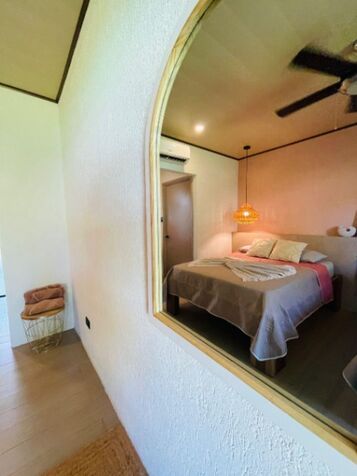 Casa a la venta en Puerto Viejo, Limón  en Cahuita, Talamanca, Limón — $250
