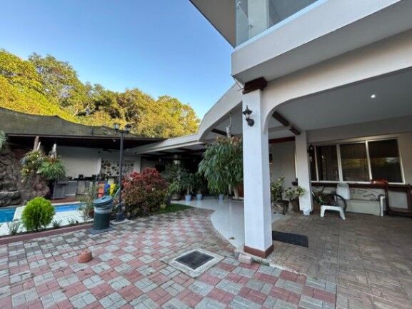Se vende moderna quinta con piscina en Colon de Mora 24-901 in Colón, Mora, San José — $900,000