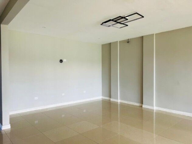 Hermosa casa con finos acabados en Santo Domingo de Heredia en San Miguel, Santo Domingo, Heredia — $1,900