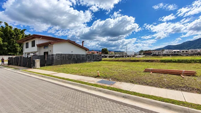 Lote en Venta en Condominio Avenida del Este, Curridabat | 256,64 m² con Amenidades en Curridabat, San José — $169,500