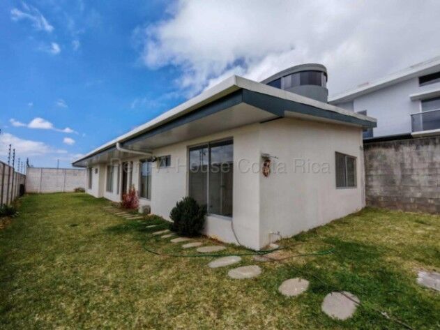 Alquiler de Propiedad con 2 Apartamentos en San Isidro de Heredia. RAH 26-1621 in San Isidro, Heredia — ₡ 405 000
