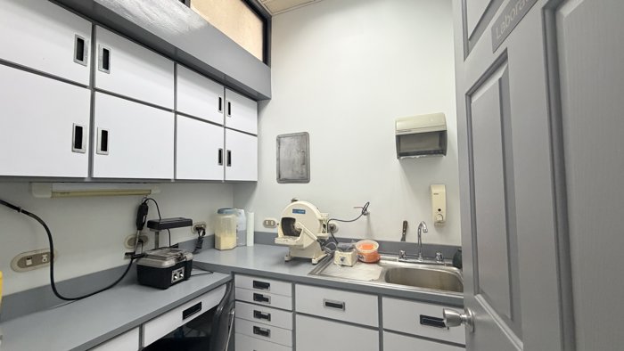 Edificio Comercial en Venta | Clínica Dental Equipada | Escazú Centro in Escazú, San José — $495,000 - Photo 3 of 45