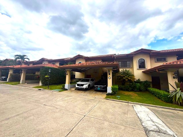 CASA EN VENTA VILLA TOSCANA | UNA JOYA REMODELADA/GUACHIPELÍN, ESCAZÚ in Escazú, San José — $452,000 - Photo 3 of 38