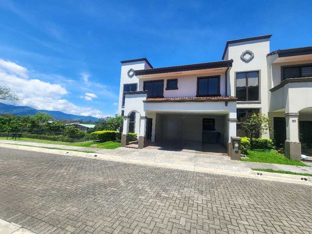 🏡 VENTA DE REMATE BANCARIO DE CASA EN HEREDIA en Ulloa, Heredia — $210,000