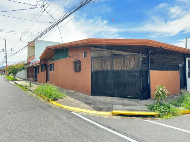 SALE THREE APARTMENTS, ALAJUELA, PUEBLO NUEVO. in Alajuela — ₡ 68 000 000