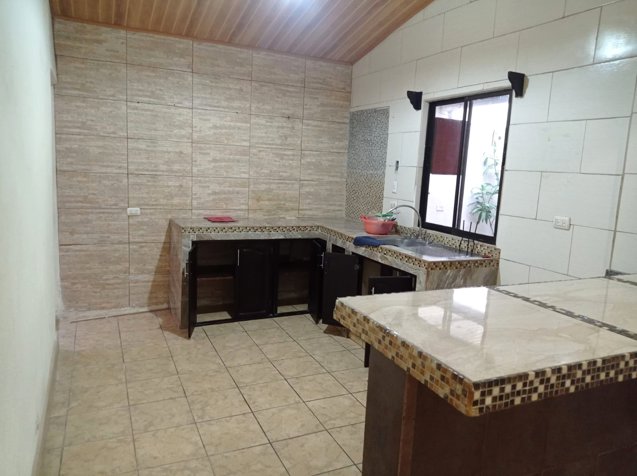 Venta de casa en San Antonio de Desamparados con apartamento in San Antonio, Desamparados, San José — ₡ 95 000 000 - Photo 3 of 30