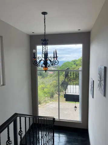Impresionante casa moderna de 3 dormitorios con amplios jardines. in Grecia, Alajuela — $179,000,000 - Photo 2 of 16