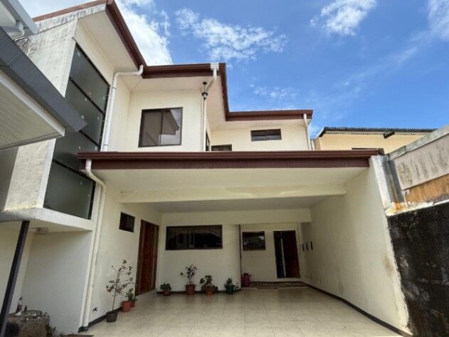 Venta de Hermosa Casa en San Pablo de Heredia 26-403 in San Pablo, Heredia — $180,000