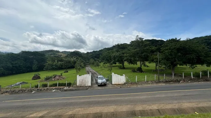 92,370 m2 with caretaker house ideal for farm or subdivision in Atenas, Alajuela — $2,771,100