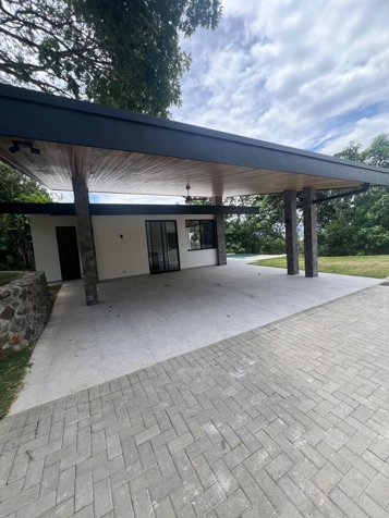 Casa Nueva y Moderna en Atenas in Atenas, Alajuela — $400,000 - Photo 2 of 13