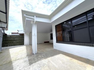 Alquiler de Casa de 3 Habitaciones en Sabanilla Montes de Oca en Sabanilla, Montes De Oca, San José — $1,590 - Foto 3 de 12